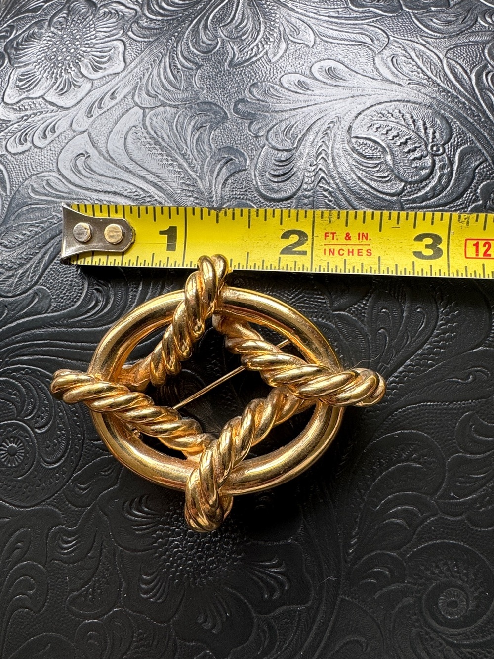 Givenchy Vintage Gold-Tone Interwoven Circle Pin Brooch - Picture 4 of 5